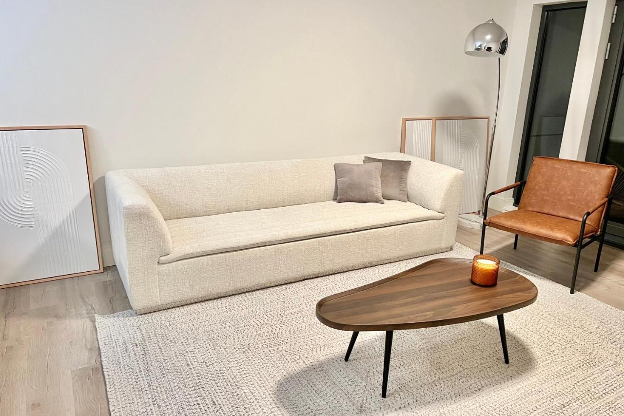 Modern 2 Bed Furnished Apartment In Quincy Ngoại thất bức ảnh
