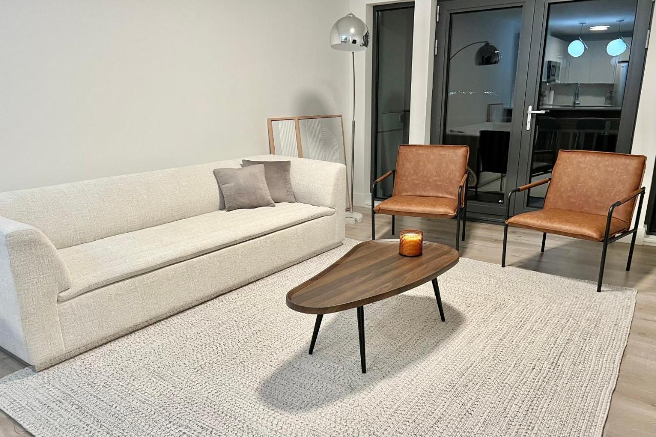 Modern 2 Bed Furnished Apartment In Quincy Ngoại thất bức ảnh
